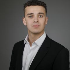 Headshot photo of Younes Bennani